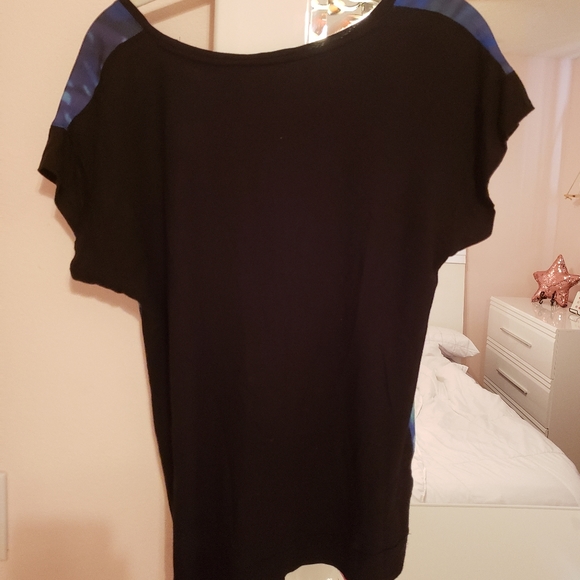 2 tops size small - Picture 4 of 8